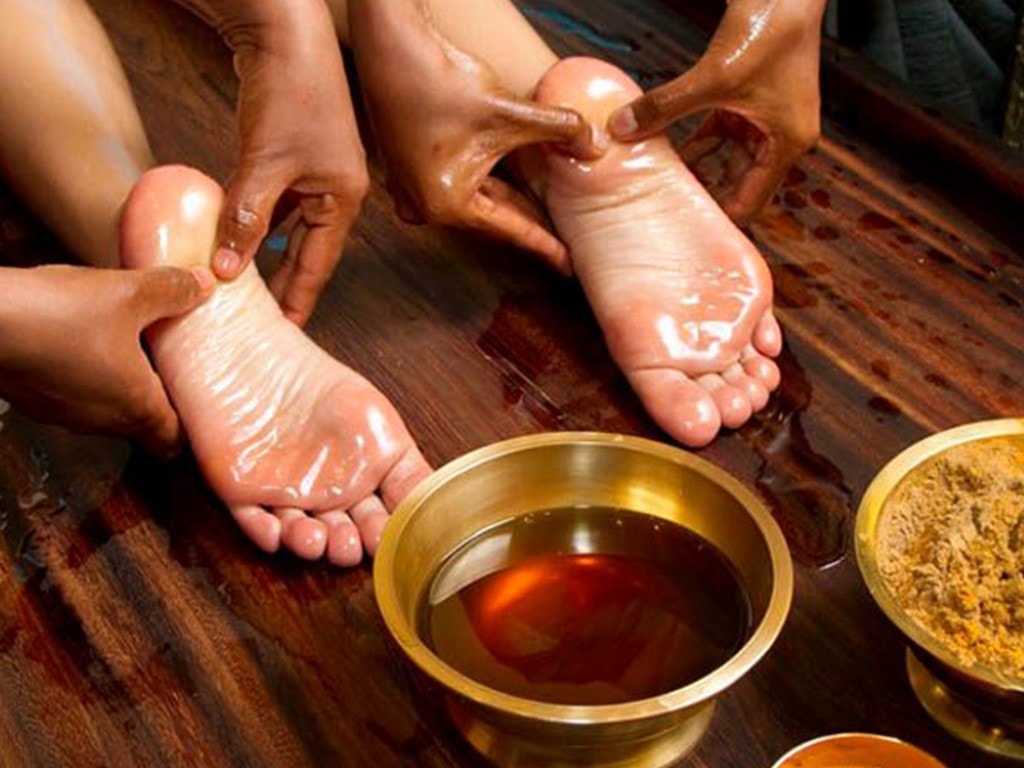 Abhyanga Ayurvedic therapy at SUKHAYUKTI Centre Mohali